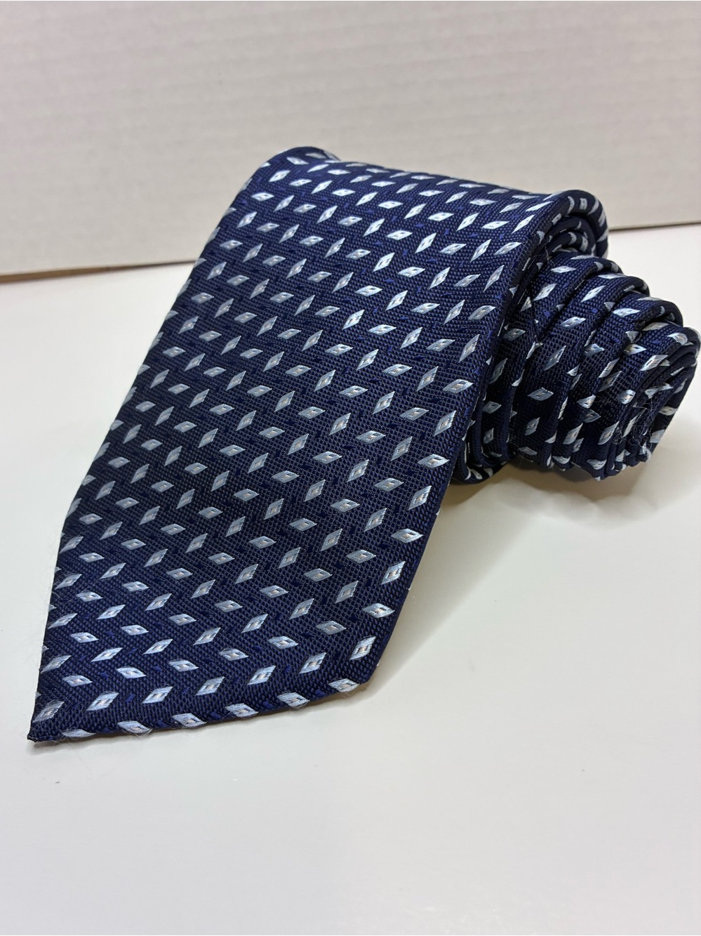 Hugo Boss Tie Navy Blue Silver Geometric Diamond Silk Men's Necktie 59" x 3.87"